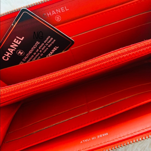 CHANEL Patent Stripped Wallet - Picture 5 of 8